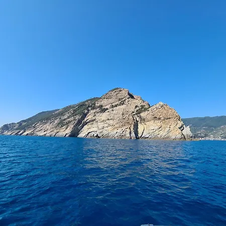 Paola Cosy With Ac Near Beaches * Monterosso al Mare