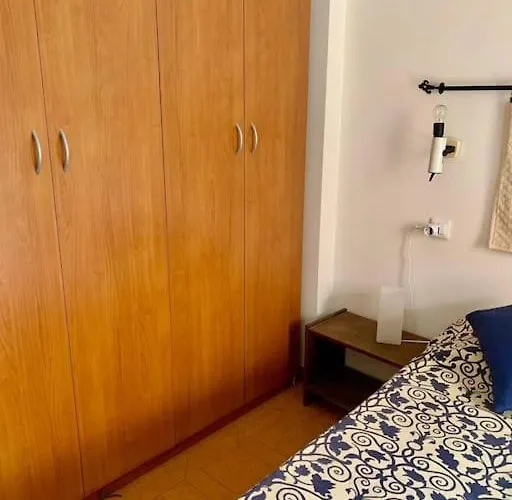 Paola Cosy With Ac Near Beaches *